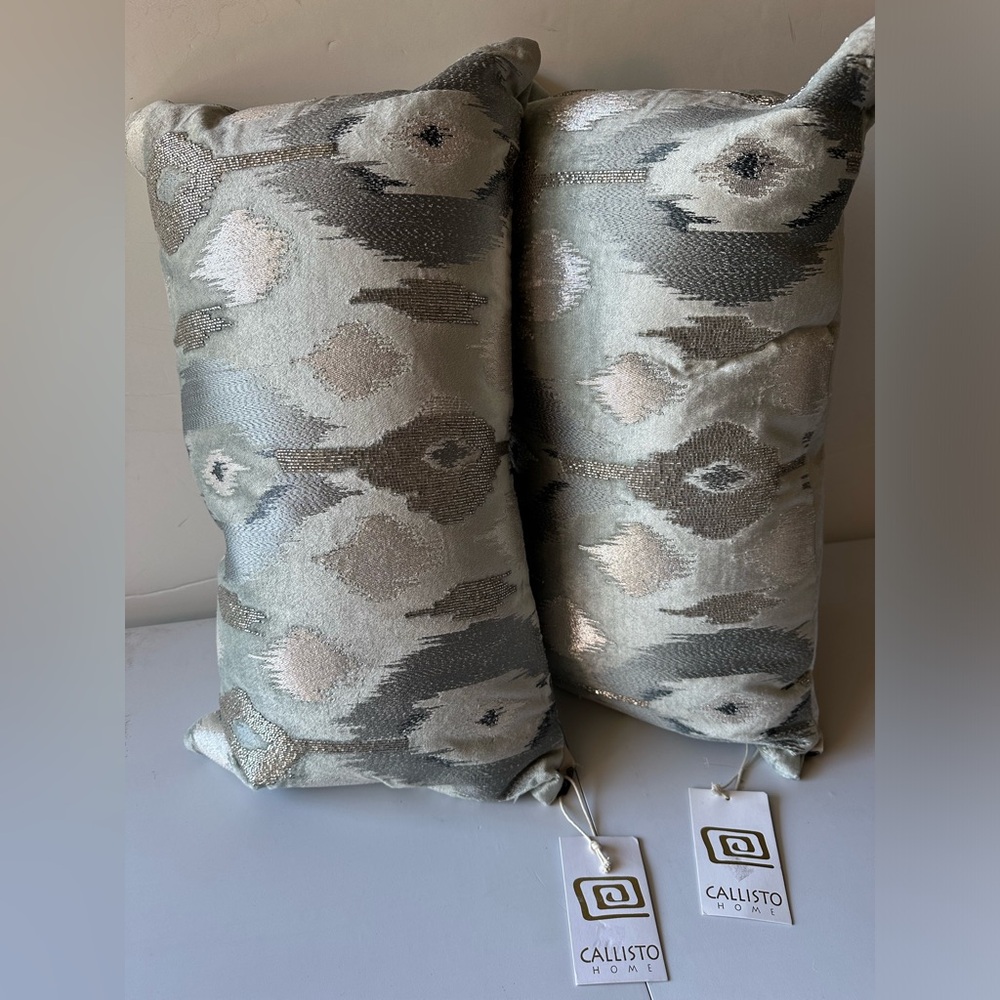 NWT 2 Set Callisto Home Collection Beeded Design Decorative Lumbar Pillow - Picture 2 of 13